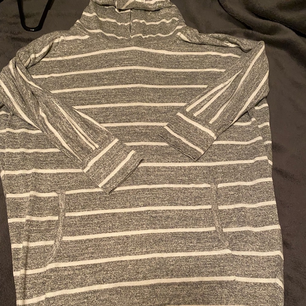 3/4 lightweight hoodie with pouch pocket. Worn once.